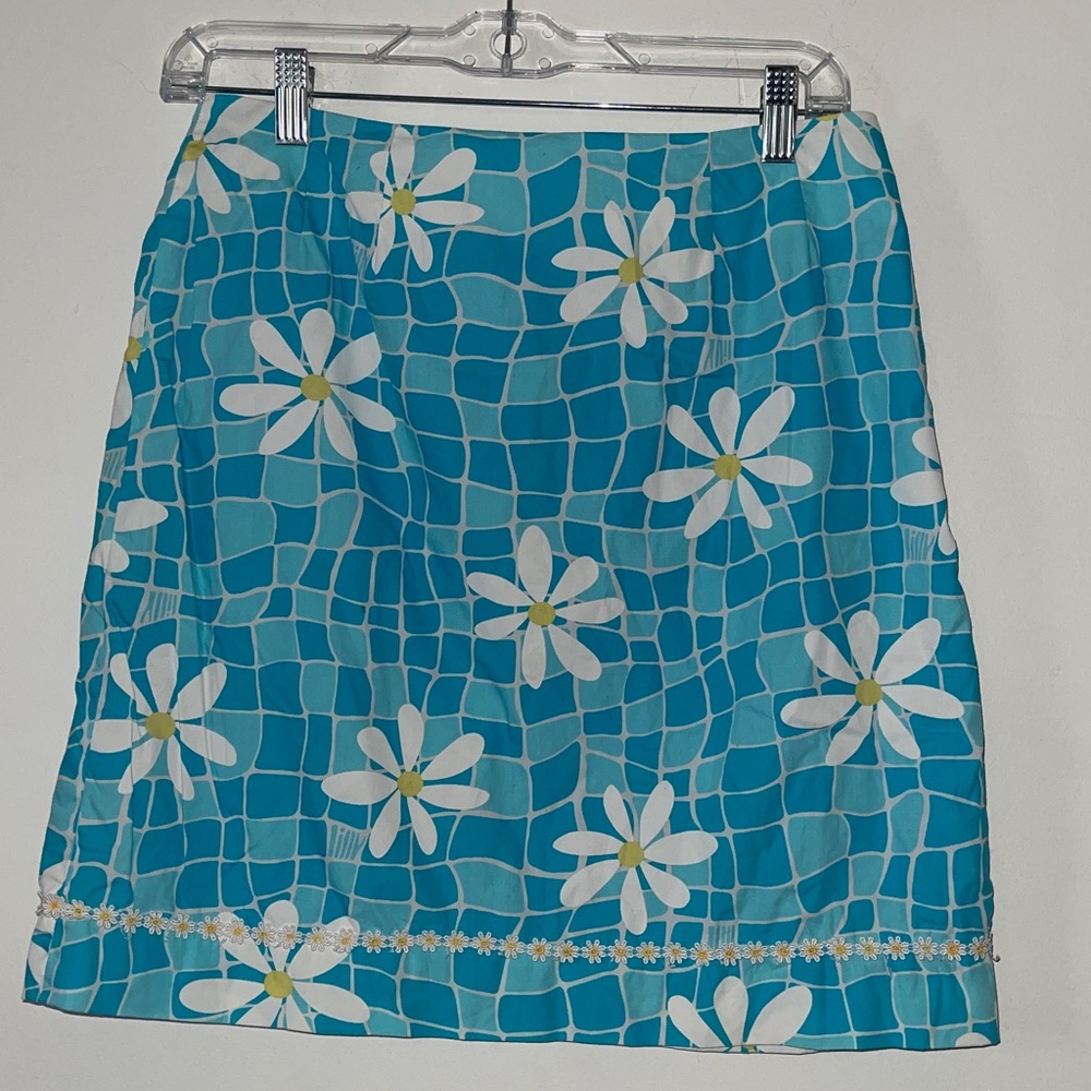 Lilly Pulitzer Vintage lined mini skirt features a blue mosaic tile pattern 4